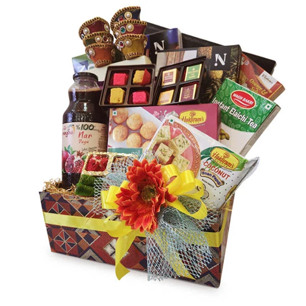 Mahaan Diwali Hamper with Juice, Cookies. Giftlab, nationwide delviery Malaysia.