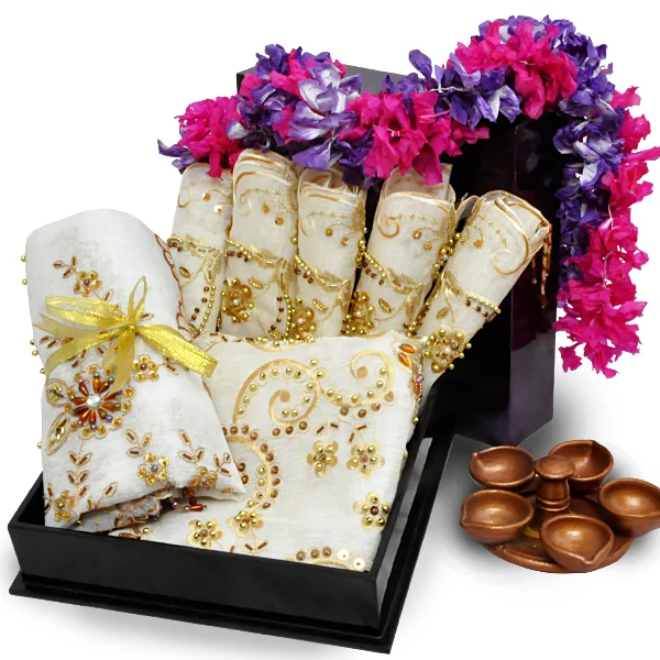 Thegga Syrian Markishe embroidered tablecloth and table mats gift set