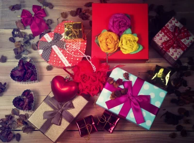 gifts-and-decorations-for-wedding-anniversary-or-2026-03-24-22-47-32-utc
